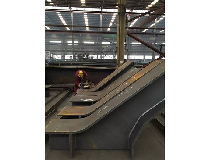 H型鋼梁、格構(gòu)柱